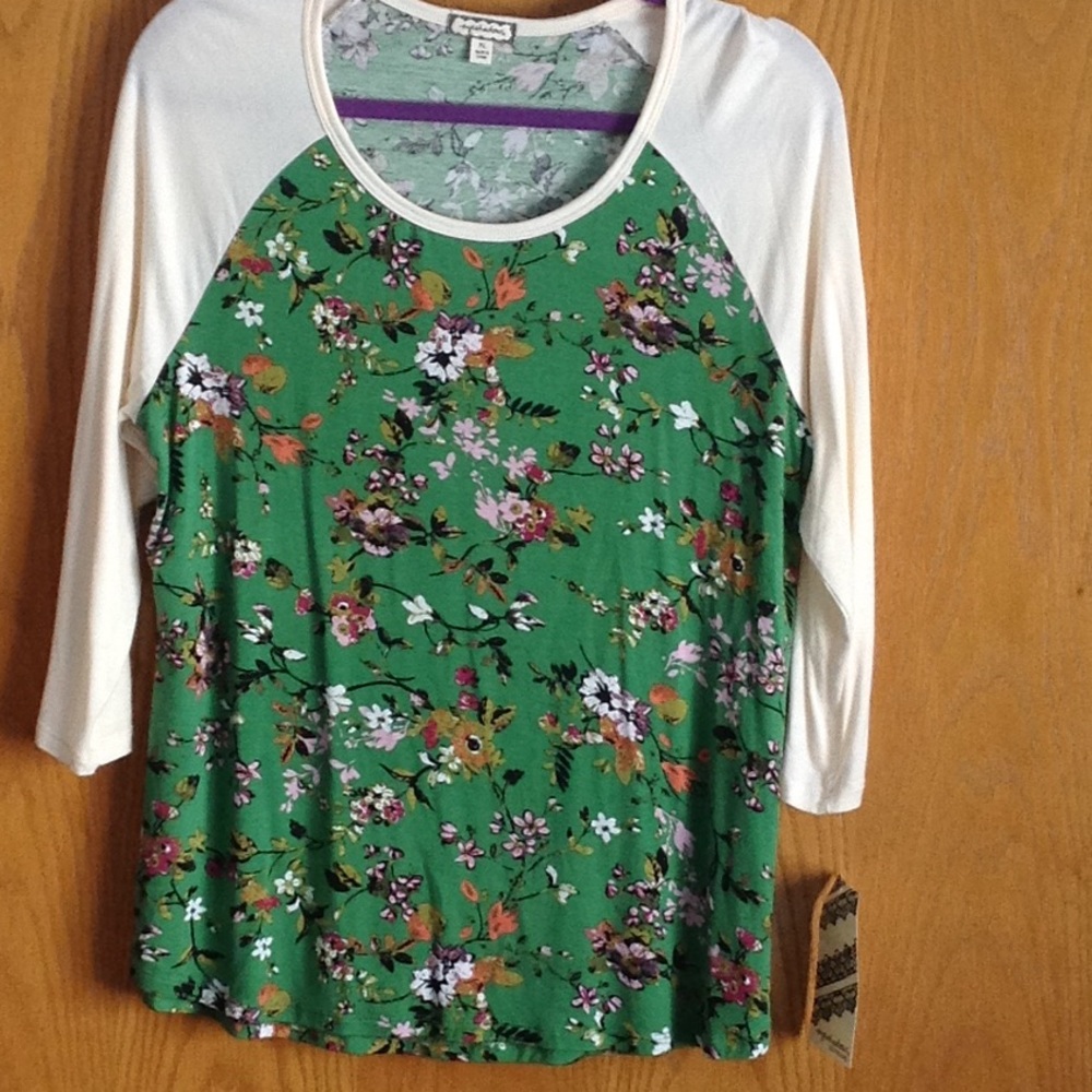 Mid sleeve shirt